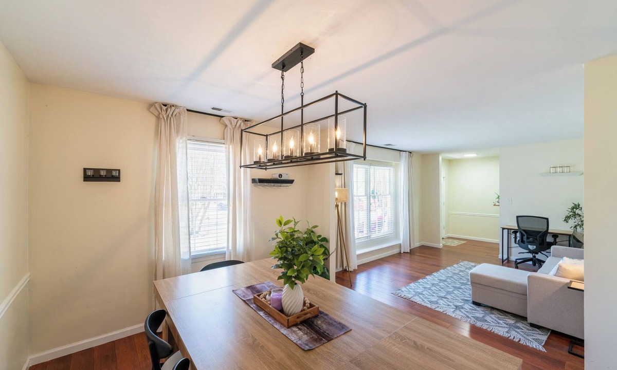 East Forest House | Cozy Private Home in Charlotte! King Bed, Big yard, Espresso machine, Fire pit