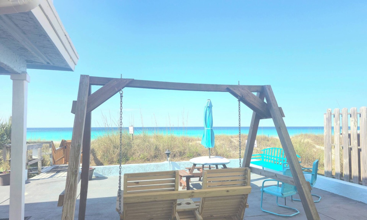 Silver Sands Beach Condo | Cozy remodeled, 1st flr, Beachside &just 28 steps to the sand/Surf Dr, POOL!