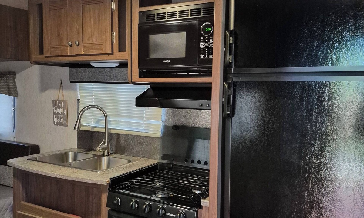 Wright House | Cozy RV in Delightful Fort Walton Beach with AC