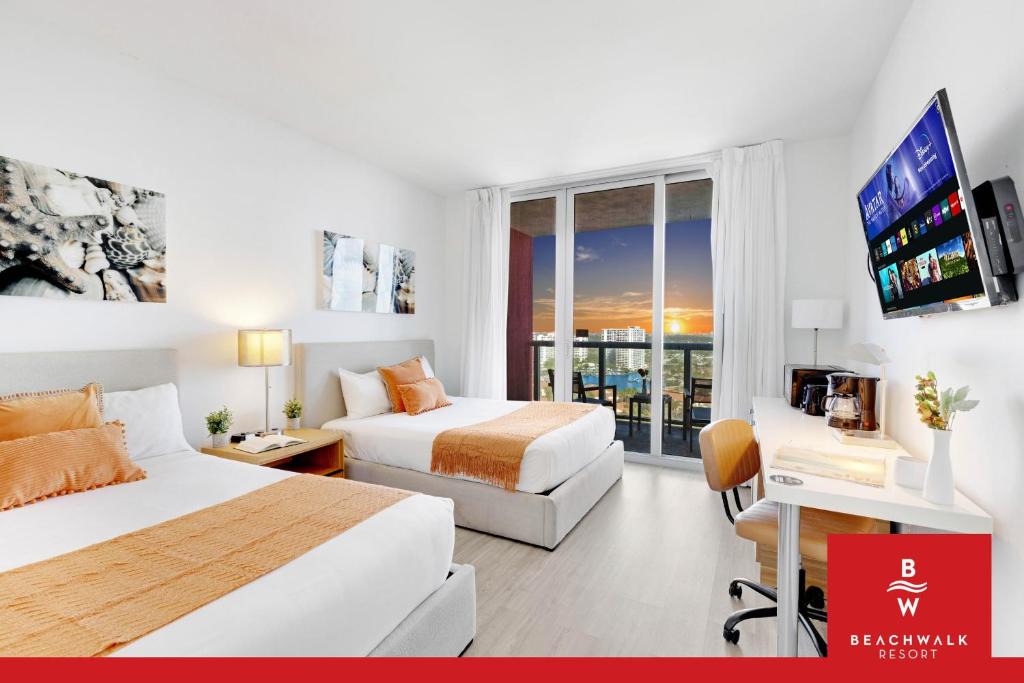 Hallandale Beach Hotel | Cozy Studio Intracoastal View & Shuttle