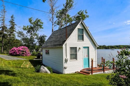 Surry House | Cozy Studio with Lofted Sleeping Space and Great Water View