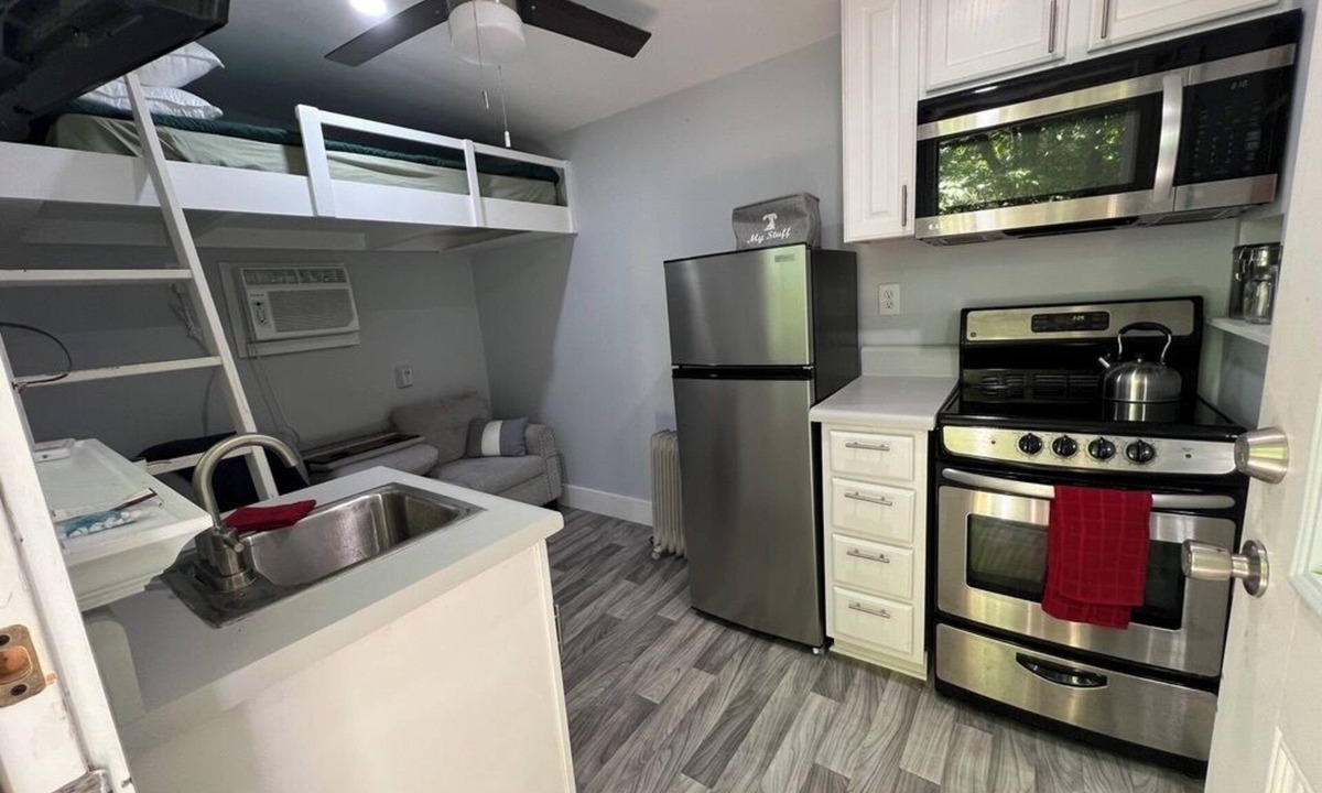 Farrington House | Cozy Tiny Home Near UNC, Peaceful Wooded Retreat