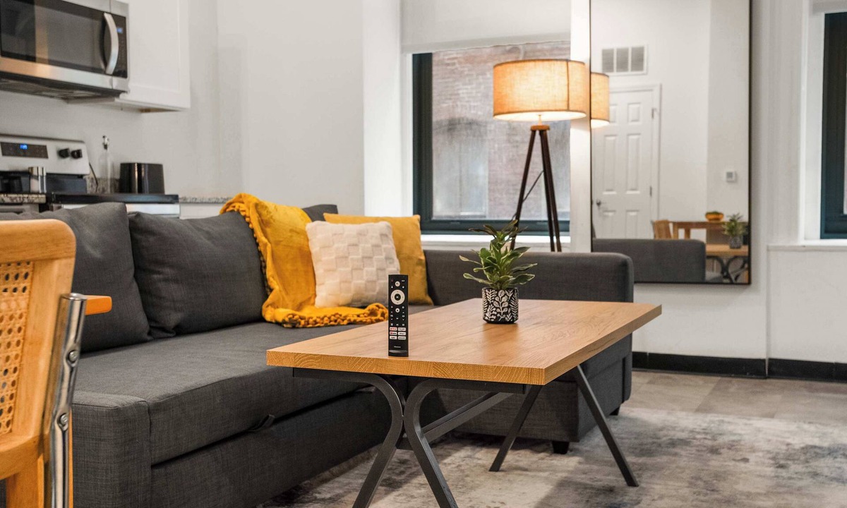 Cultural District Apartment | CozySuites Stunning 1BR in Downtown Pitts #8
