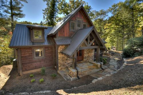 Cashes Valley House | Creekside Bend