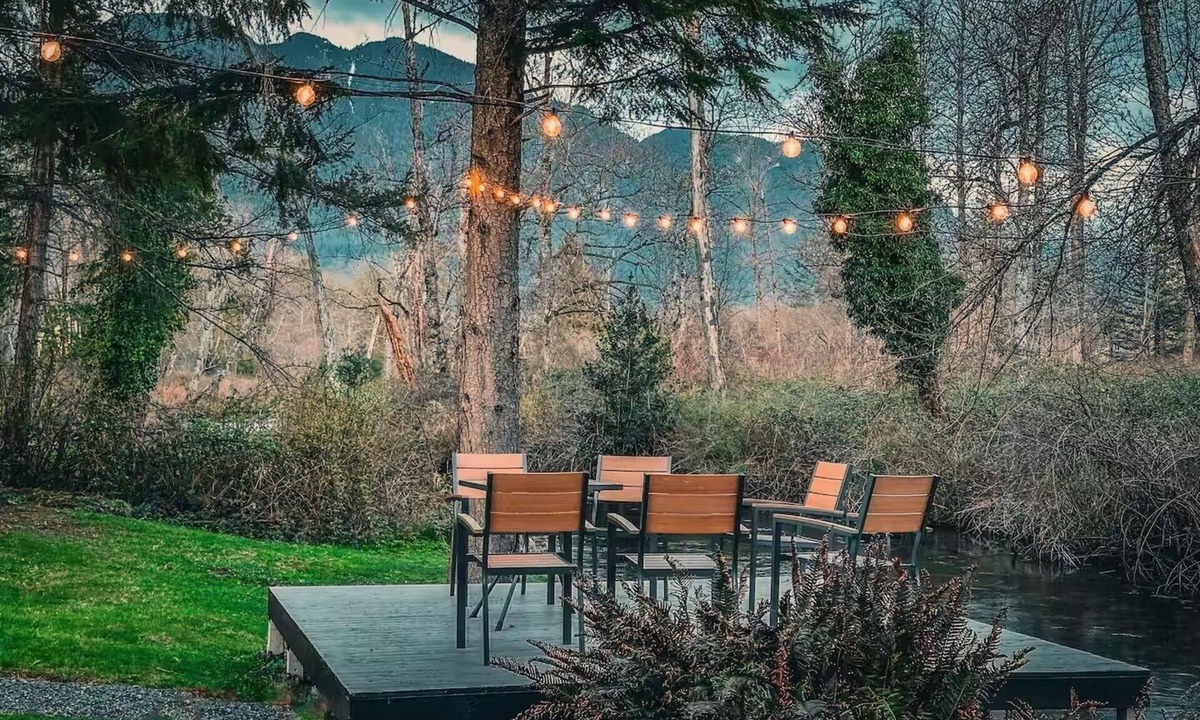Gold Bar House | Creekside, modern, hot tub, AC Gold Bar Basecamp