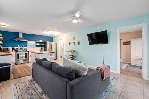 Crescent Beach Apartment | Crescent Beach Bungalow C