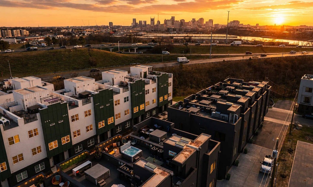 Katie Hill Neighborhood House | Cumberland Social Near Broadway | Rooftop Hot Tub
