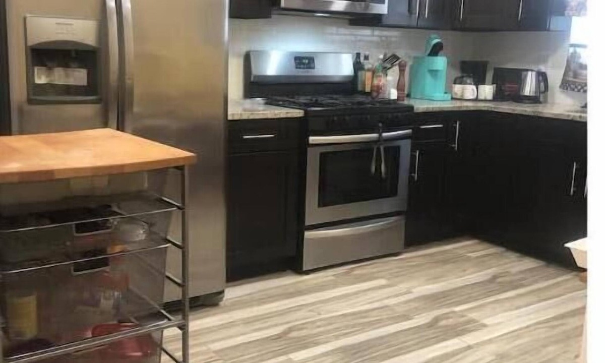 Newbold House | Cute South Philly row house