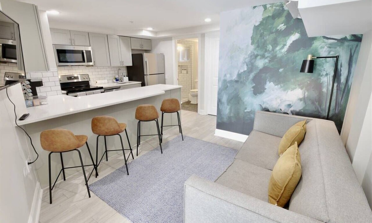 Hill East Apartment | Darling Apartment in Capitol Hill - TWO min to Metro!
