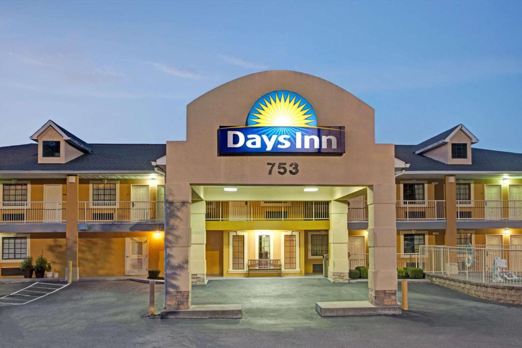 Marietta Hotel | Days Inn by Wyndham Marietta White Water