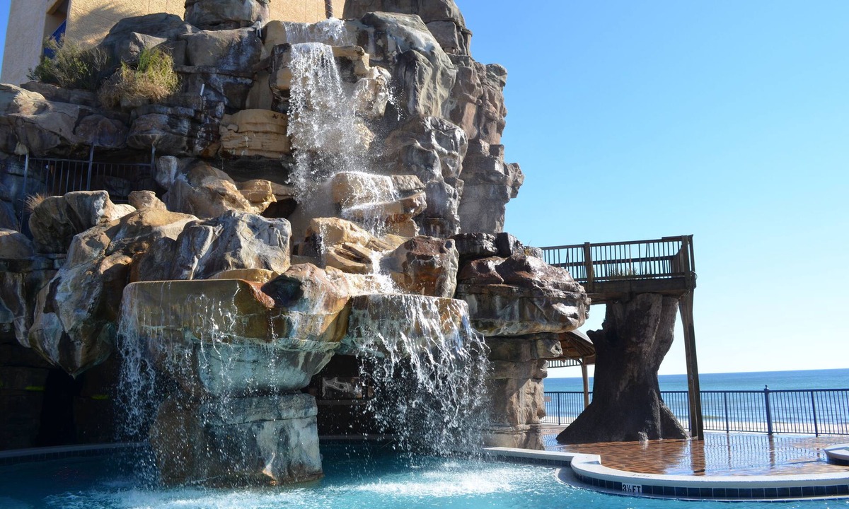 Panama City Beach Hotel | Days Inn by Wyndham Panama City Beach/Beachfront Resort