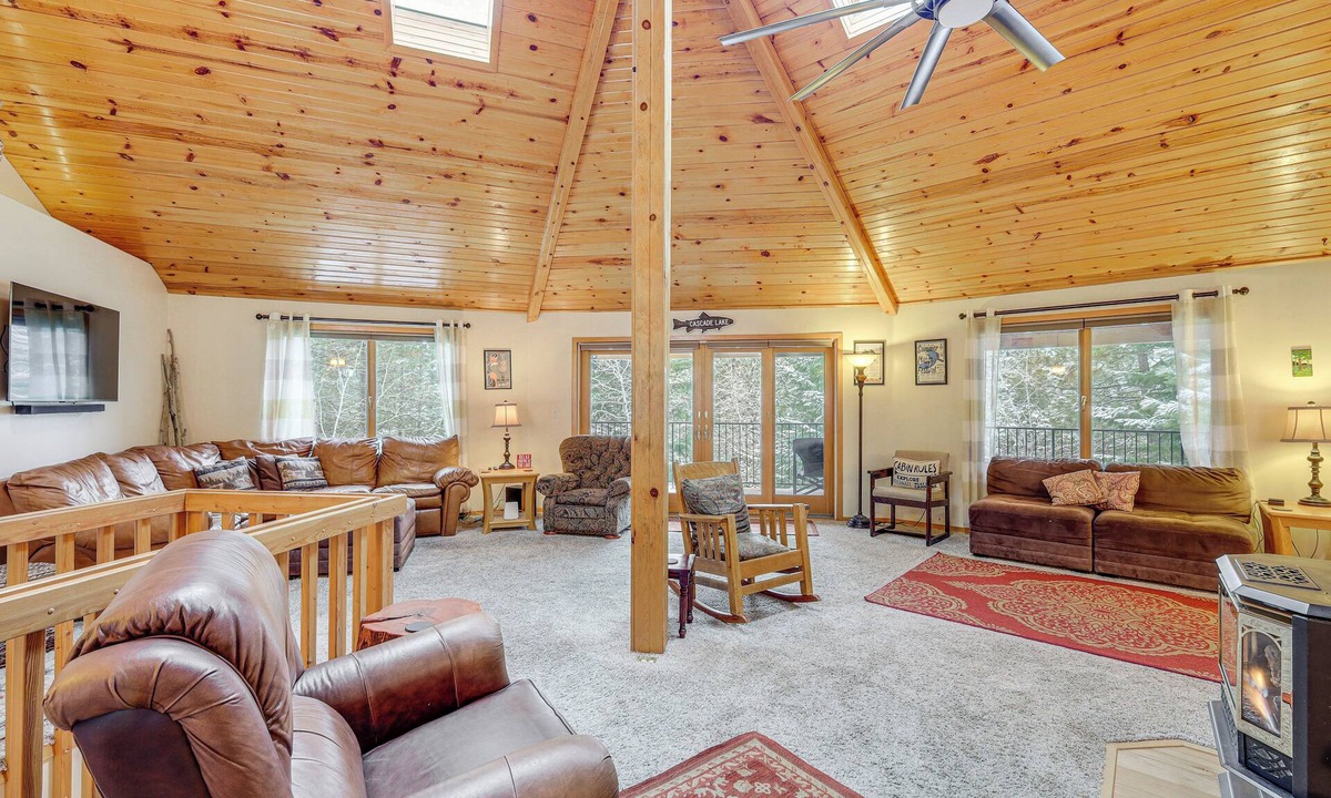 Cascade Cabin | Deck + Game Room: Secluded Cabin Near Lake Cascade