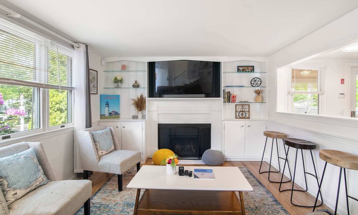 Northwest Harwich House | Deeded Pond Access Ping Pong!