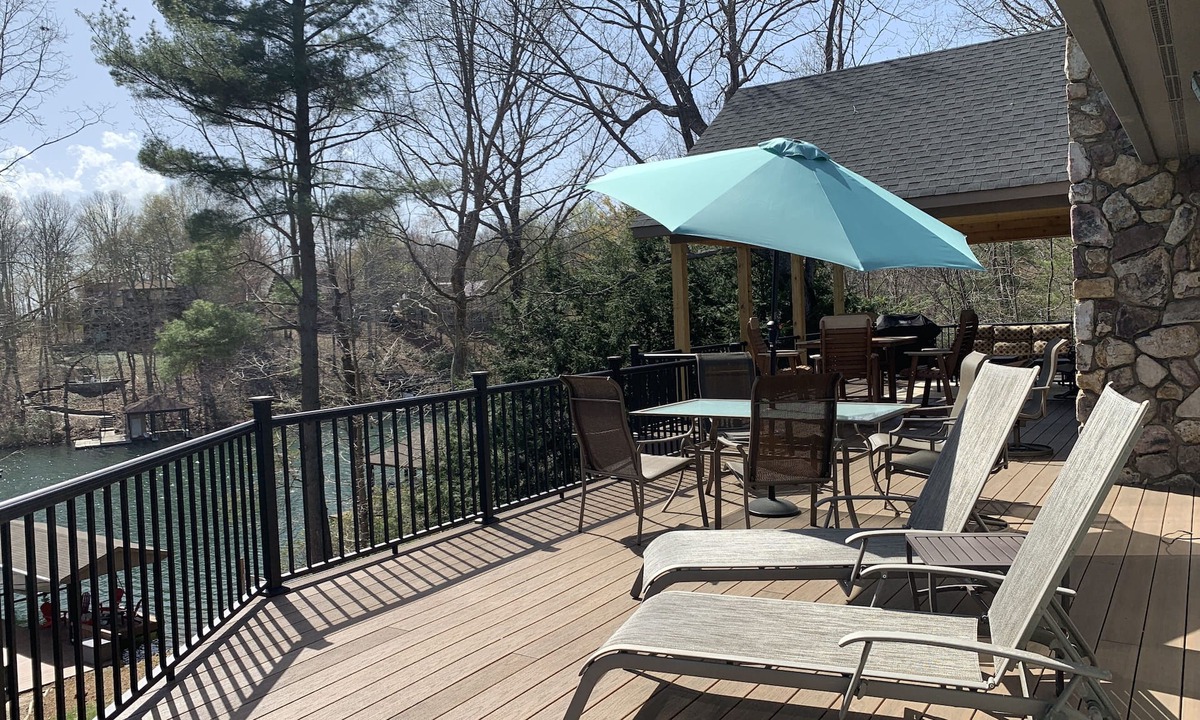 Huddleston House | Deep Water/Mountain View Waterfront/3 King Beds/Kayaks, SUP