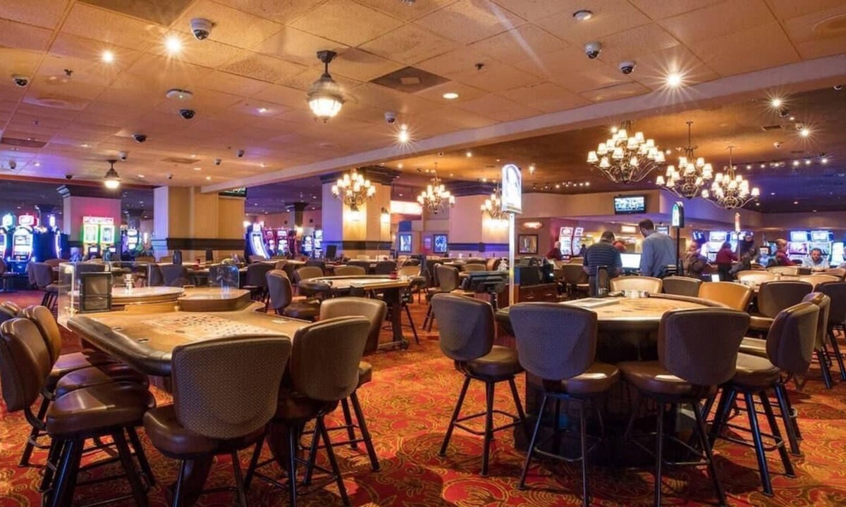Laughlin House | Delight in The Laughlin Strip! 4 Modish Units, 6 Onsite Restaurant, Gambling!