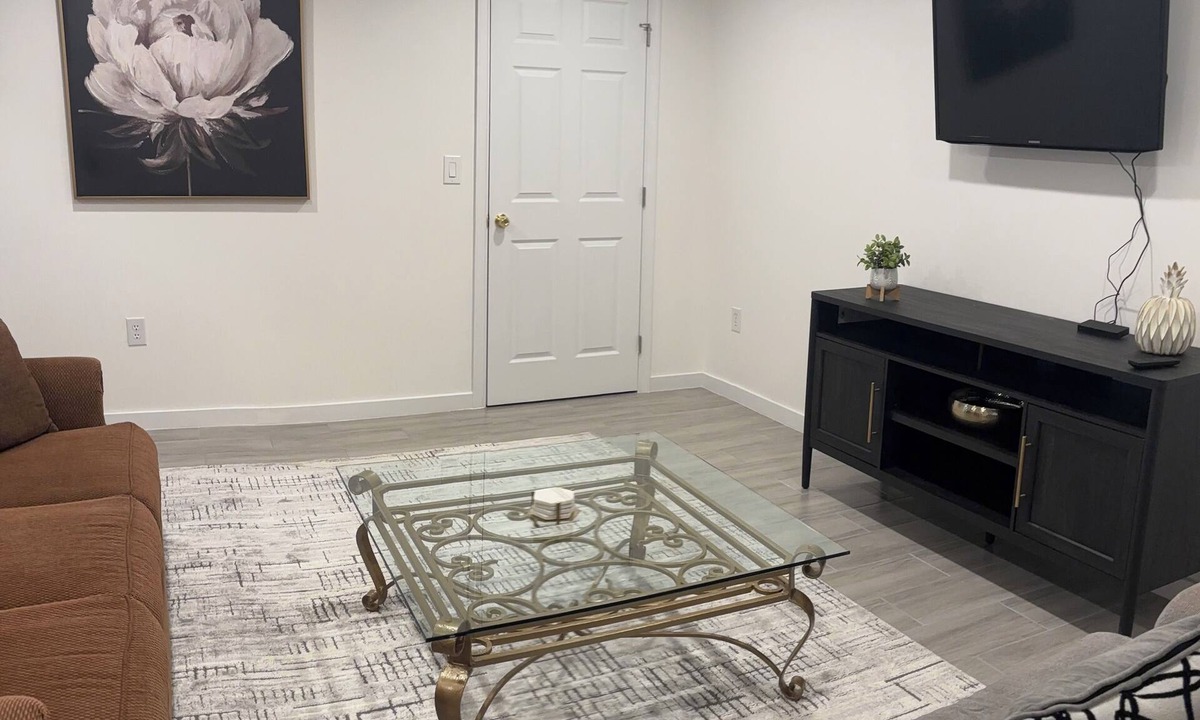Potomac Apartment | Delightful 2-bedroom basement apartment in Potomac.