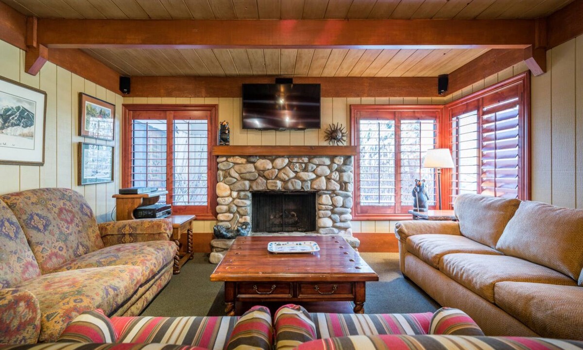 Elkhorn Condo | Delightful Sun Valley Condo with Mountain Views and WIFI