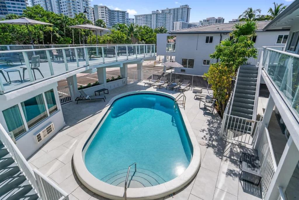Galt Mile Hotel | Deluxe King Suite in Fort Lauderdale