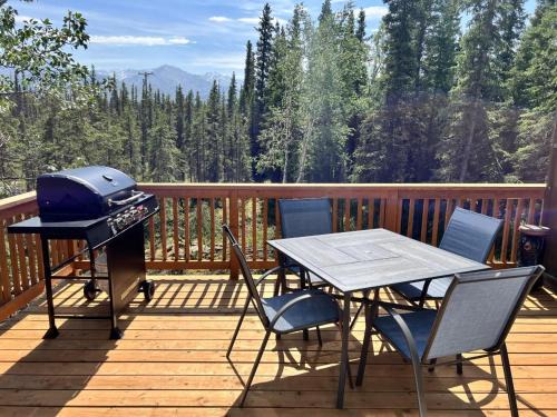 Healy House | Denali National Park 2 King Bedroom Hideaway with Amazing Views