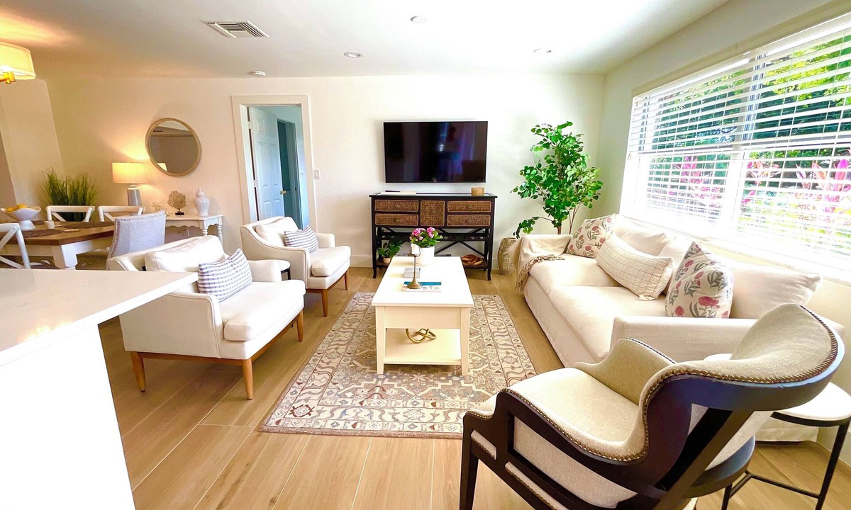 Coquina Sands House | Designer’s Luxury 3 BR Pool Home .5 mile to BEACH.