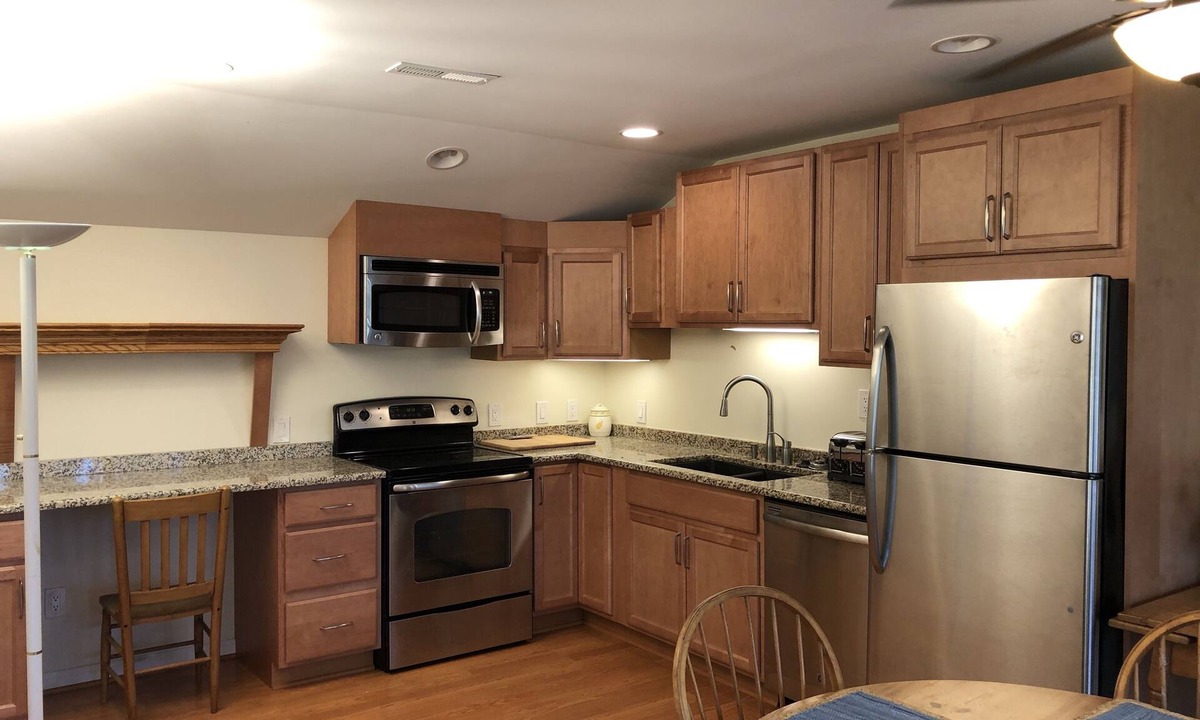 Wolf Trap Apartment | Detached Garage Apt, Private Entrance, High Speed FIOS, Safe Location, Parking.