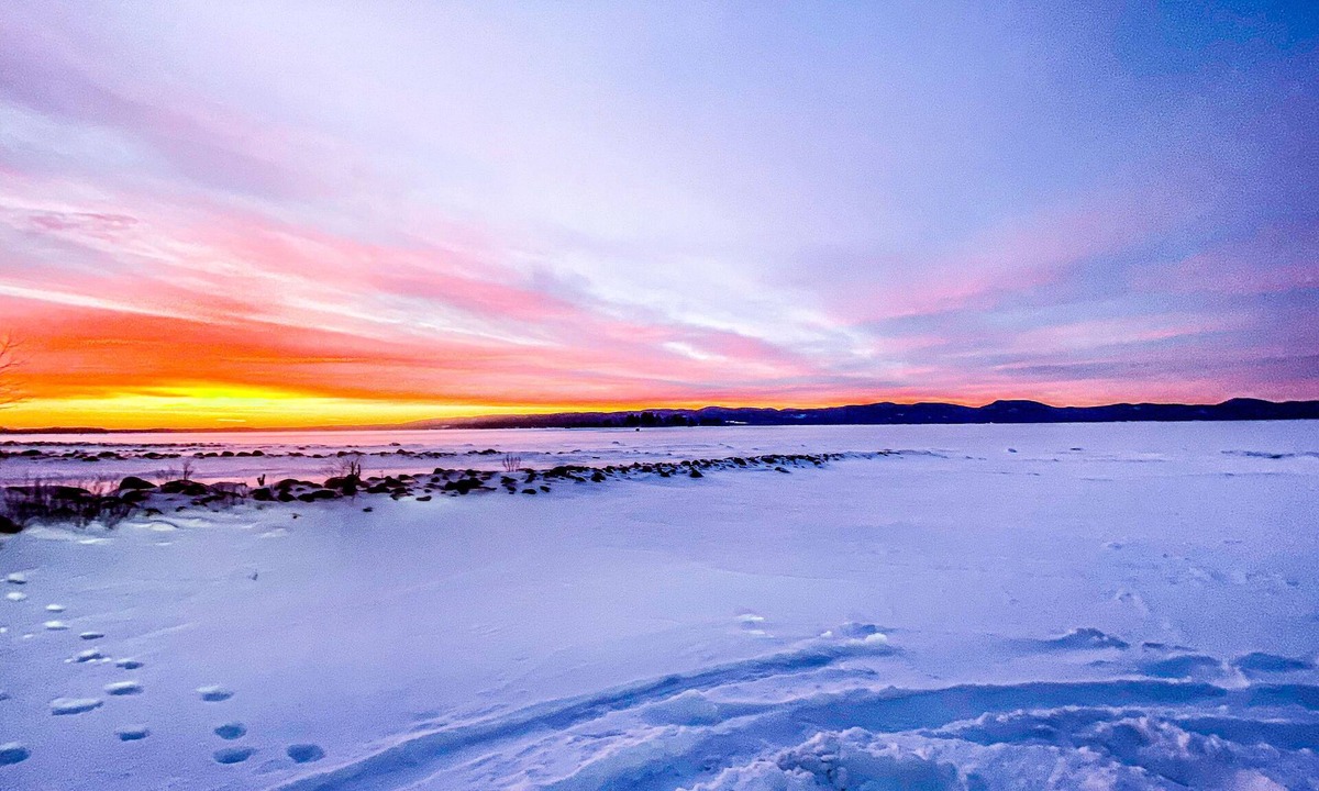 Broadalbin House | Direct Lakefront 3 BR, 2 BA with Walkout Beach and Incredible Views