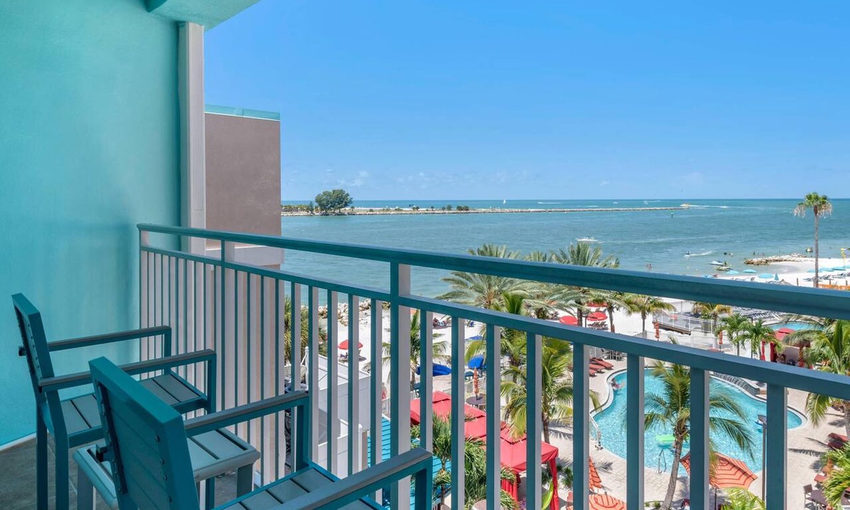 Clearwater Beach Hotel | Dolphin Sands Clearwater Beach, an Ascend Collection Hotel