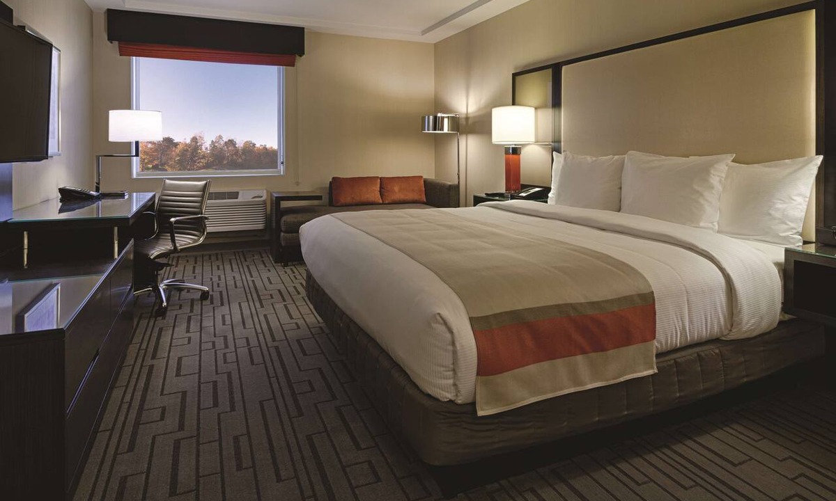 Bristol Hotel | DoubleTree by Hilton Hotel Bristol, Connecticut
