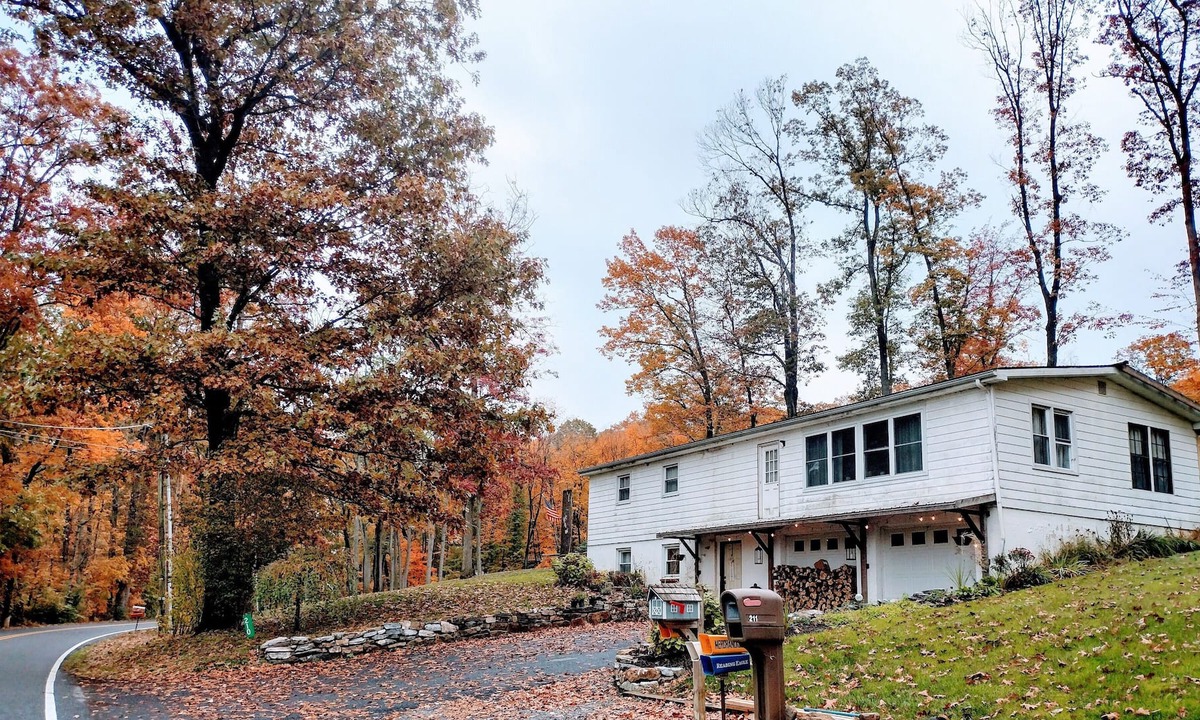 Mount Aetna House | Dove Road 🕊 Country Setting Hershey Park Giant Center Harrisburg Capitol