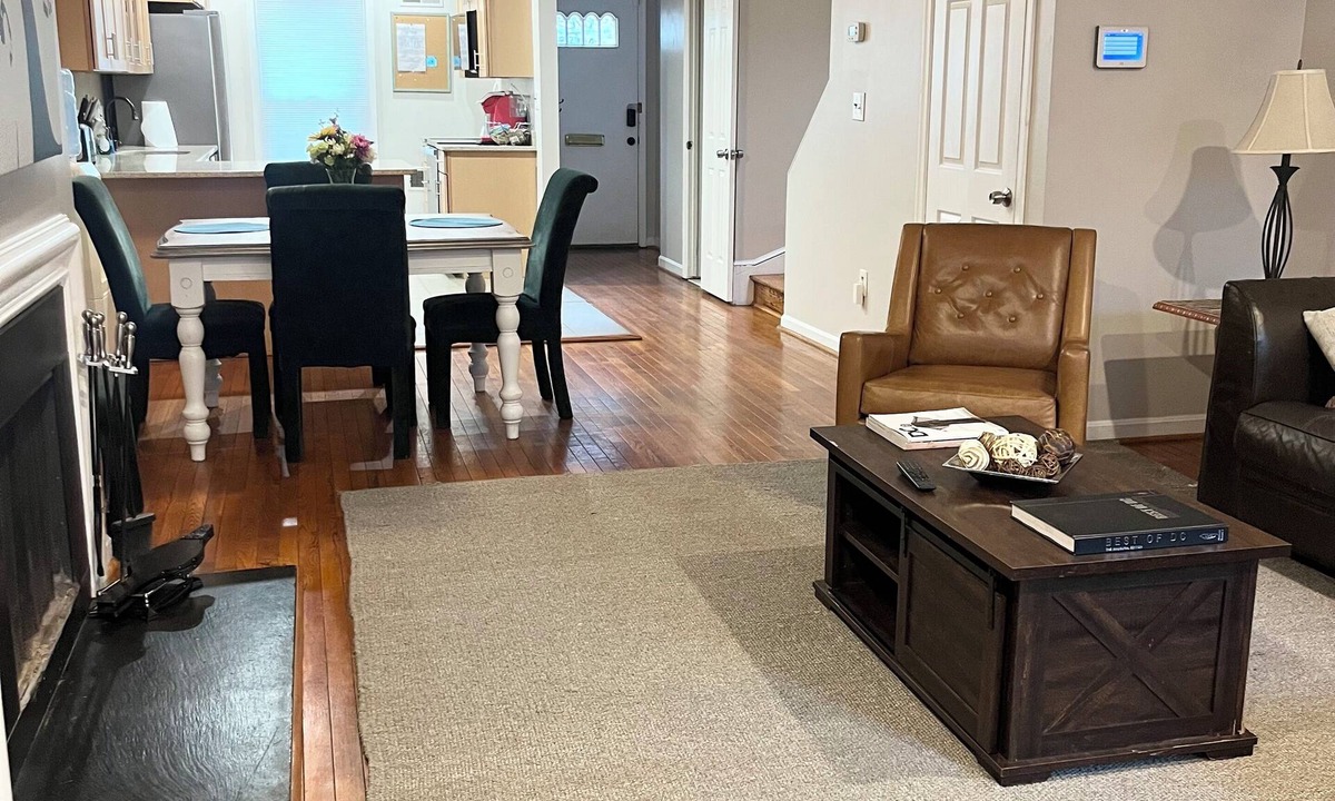 Capitol Hill House | Downtown house walk to Cherry Blossom, Museums, Nat Park -Free Parking