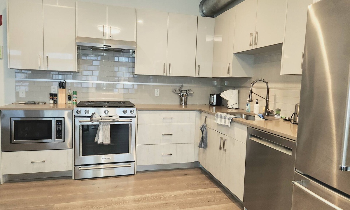 Cultural District Apartment | Downtown Pittsburgh 2BR-Near Strip District, PNC Park - Free Gym/Game Room, WIFI