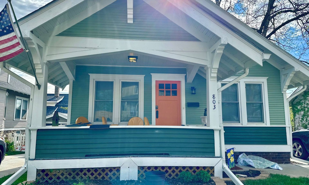 Dundee-Happy Hollow Historic District House | Dundee Lucky Charm - Heart of Dundee