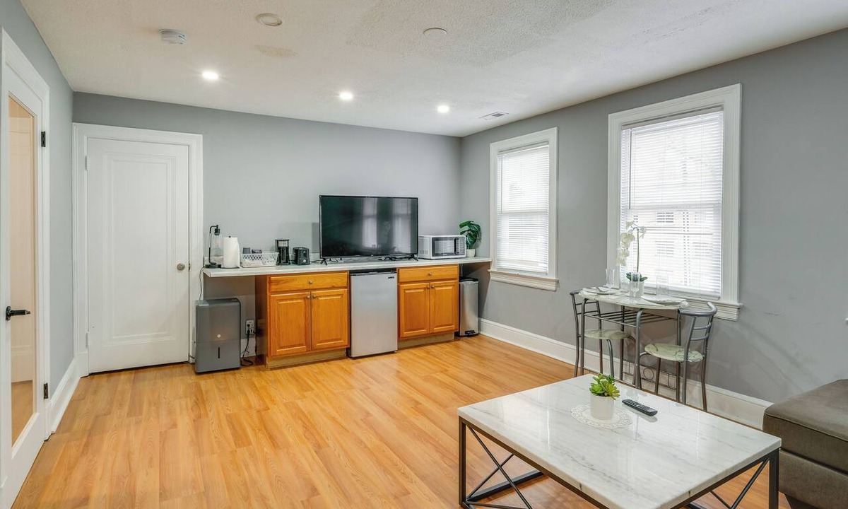 Silver Spring Apartment | Easy Metro Access: WFH-Friendly Apt 7 Mi to DC!