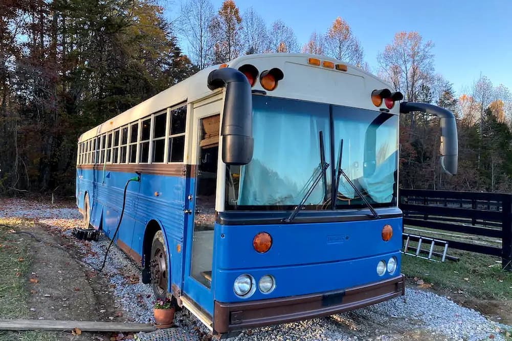 Grandview Villa | Eccentric Converted Bus, Perfect for a Tennessee Vacation