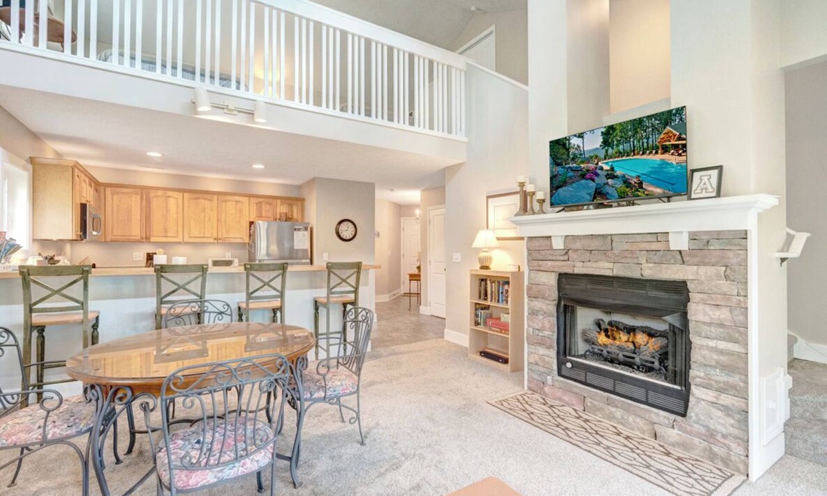 Foscoe Condo | Echota Woods 132- Mtn Condo, Gated Resort, Indoor/Outdoor Pools & Hot Tub