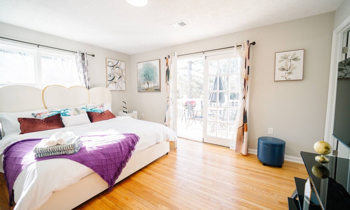 Hunter Mill House | Elegant 5BR/2BA | Private Parking । Great Falls