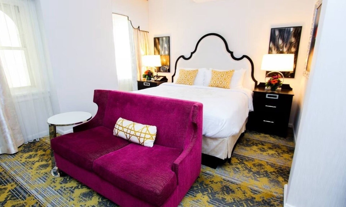 Kalorama Heights Hotel | Elegant Family Getaway! 2 Luxurious Units Near Historical Sites! Gym & Parking