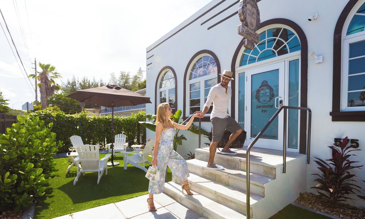 Northeast Miami Hotel | Elegant Hotel Room steps from Ocean Street Parking