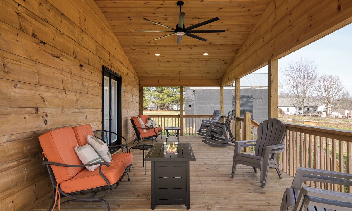 Crossville Cabin | Elegant Retreat King Bed Expansive Deck Peaceful Escape Fireplace