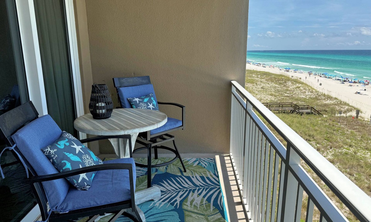 Panama City Beach Condo | Emerald Beach 4th Fl. Beachfront Balcony. Family Friendly. Food. Bar. Starbucks.