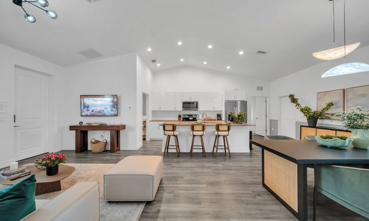 Port LaBelle House | Emerald Entry Retreat