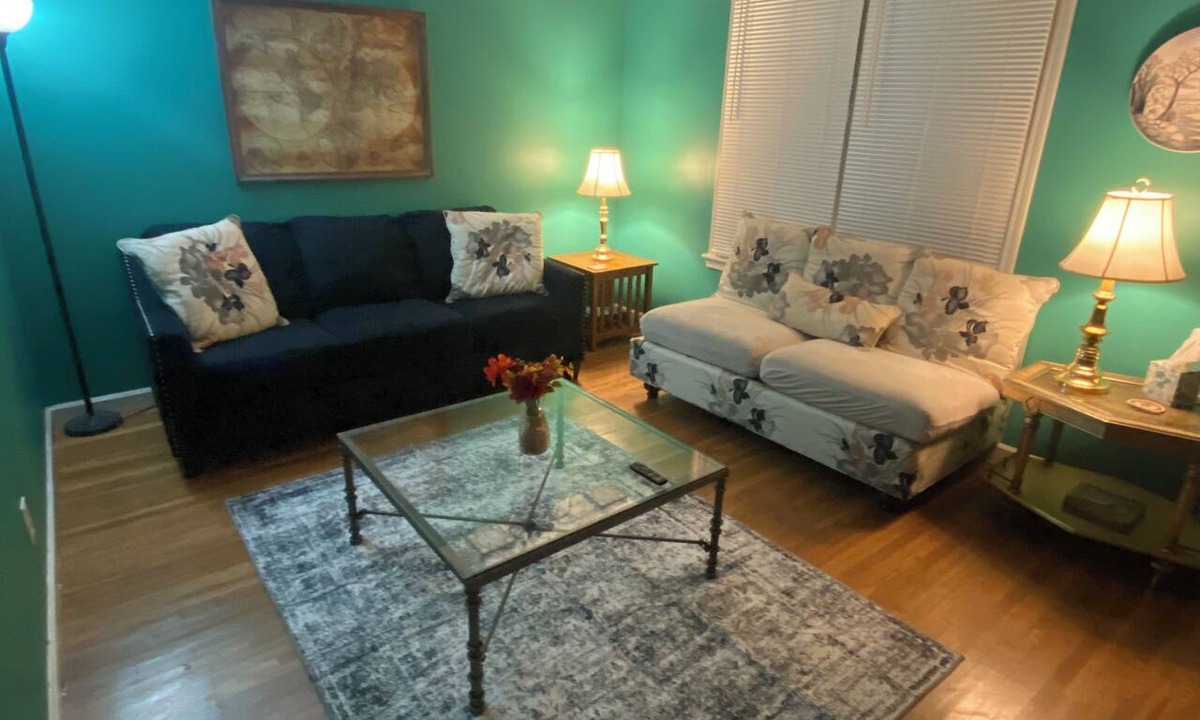 Cheektowaga House | Enchanting 3 bedroom cape home with WiFi in Buffalo