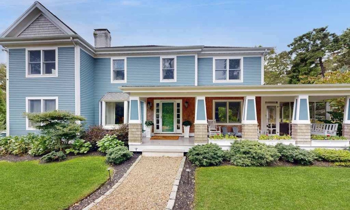 Lagoon Heights House | Enchanting home with tennis, firepit, golf nearby & washer/dryer