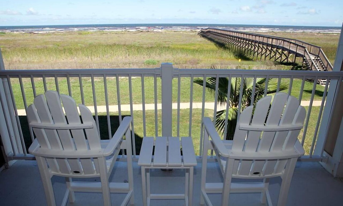Red Fish Cove Condo | Endless Summer -Beach Front-Dune Walkover- 3BD/2BA. Sleeps 9.