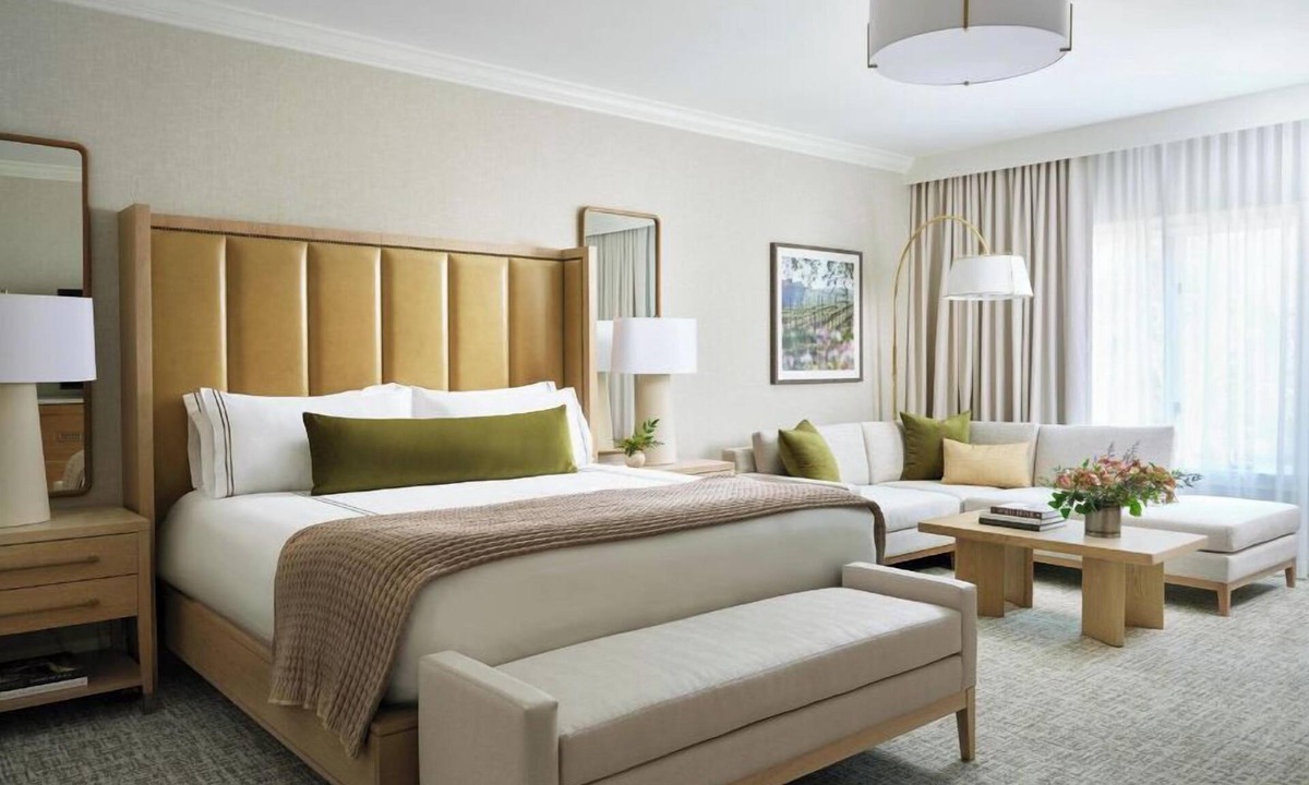 Braselton Hotel | Enjoy Grassy Vineyards at Upscale Room Near Golf, Spa & Outdoor Adventures