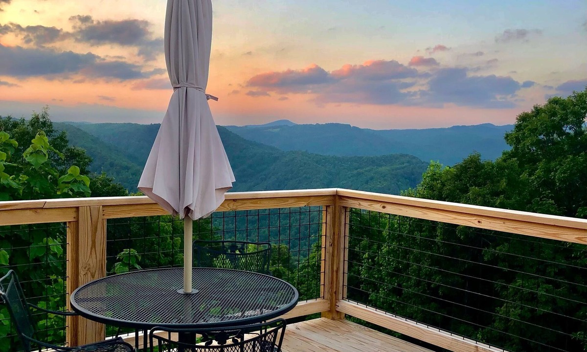 Millers Creek Cabin | Enjoy spectacular views just seconds from the Blue Ridge Parkway.