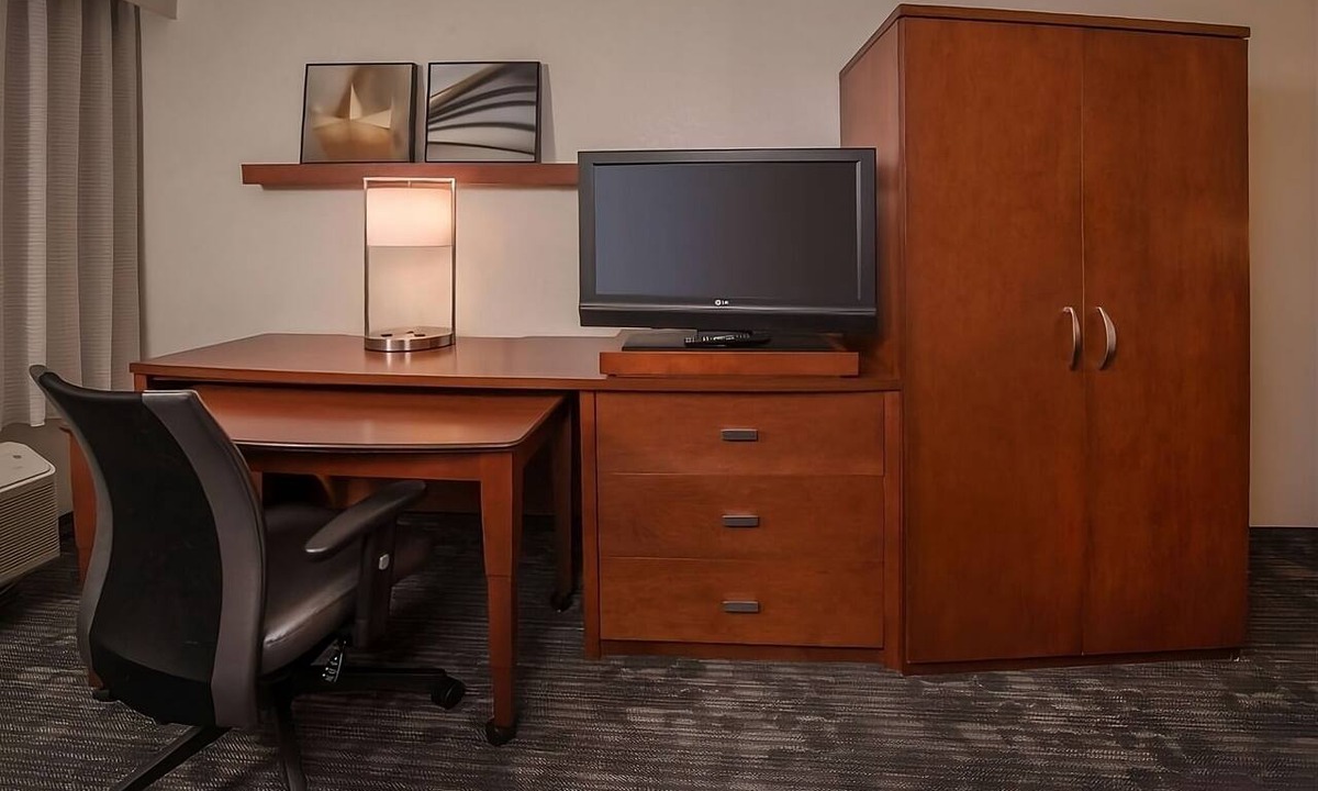 Rosslyn Apartment | Enjoy the Best of Arlington! with Self Parking & Onsite Starbucks! Pets Allowed