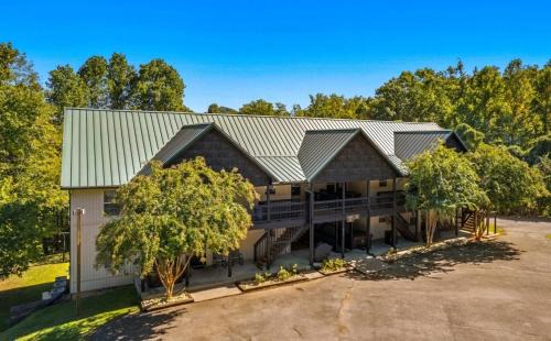 Pigeon Forge Apartment | Enjoy the comforts of home in this Mountain Retreat condo