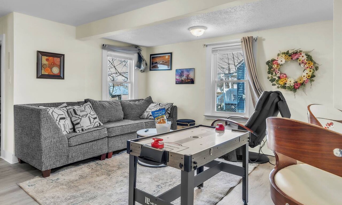 Beaver Hills Apartment | Entire Private Apartment w/Patio and Big Driveway.