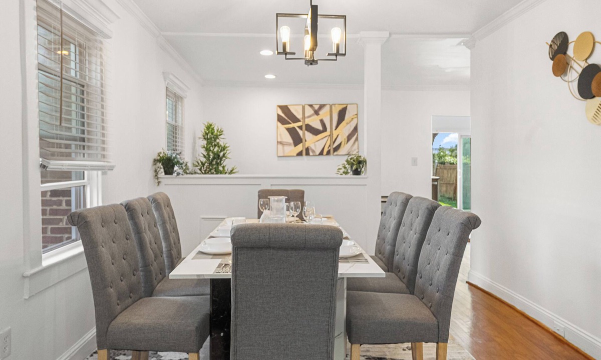 Addison Heights House | Entire Spacious 5-bedroom house near DC!